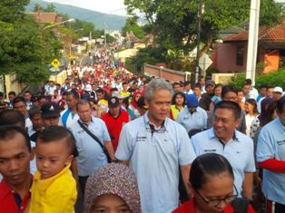 May Day, Ribuan Buruh di Semarang Gelar Jalan Sehat