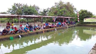 Buruh di Cirebon Diajak Lomba Memancing