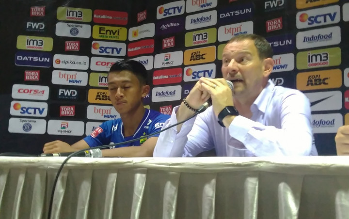 Diimbangi SFC, Dejan Akui Persib Main di Bawah Performa