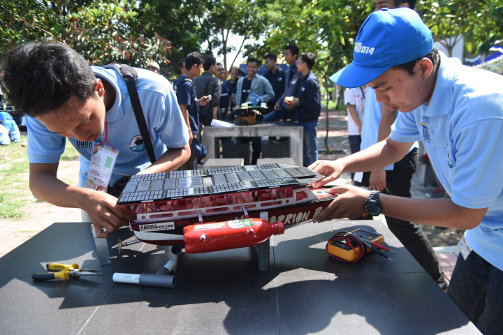 Perlombaan Kapal Panel Tenaga Surya Digelar di ITS