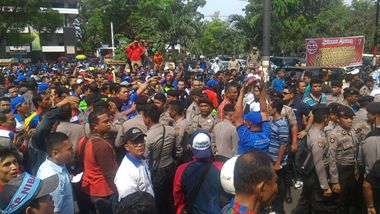 Buruh di Medan Ricuh, 25 Orang Ditangkap