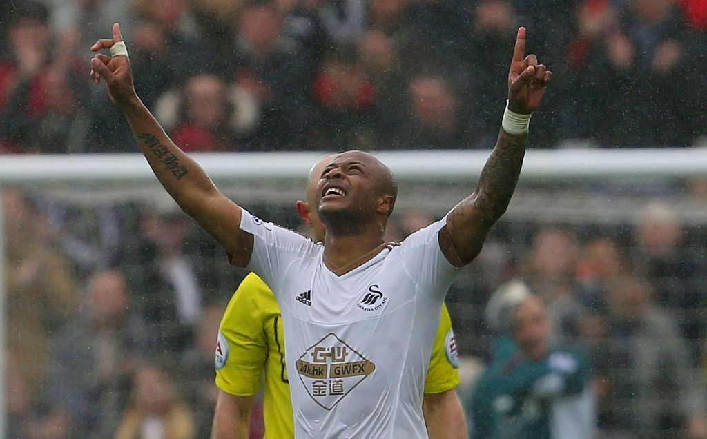 Andrew Ayew mencetak gol ke gawang Liverpool (Foto: AFP/Geoff Caddick)