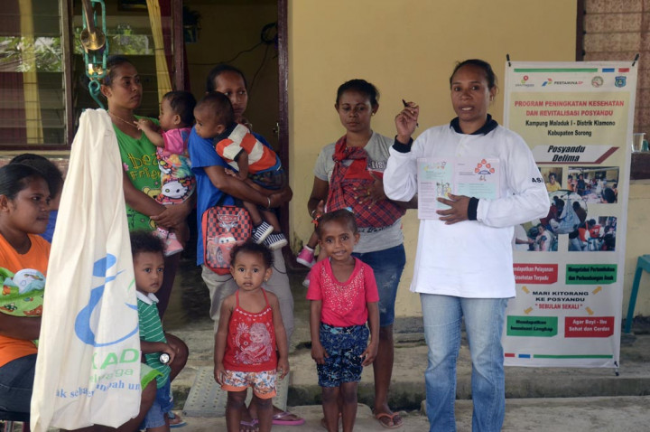 Perjuangan Yunita demi Kesehatan Ibu dan Anak di Klamono