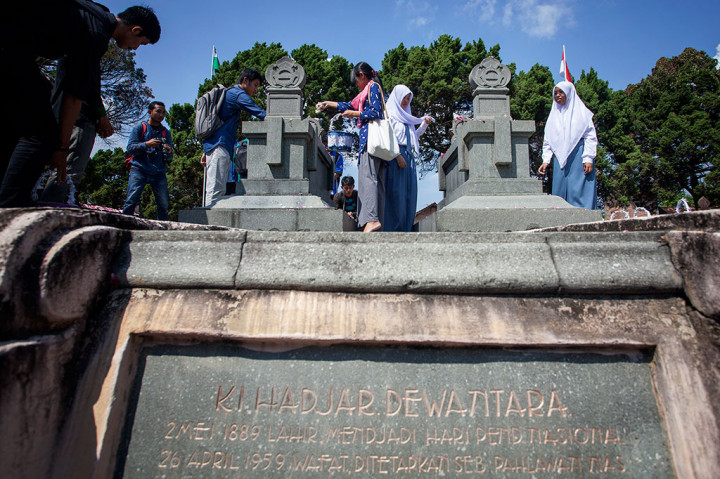 Peringati Hari Pendidikan dengan Ziarah Makam Ki Hadjar Dewantara