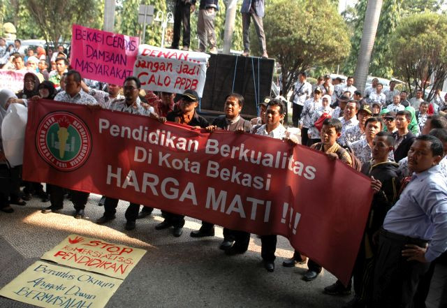 2017, Honor Guru Kontrak di Bekasi Naik