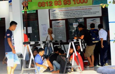 Bermalam Demi Tiket Penyeberangan ke Karimunjawa