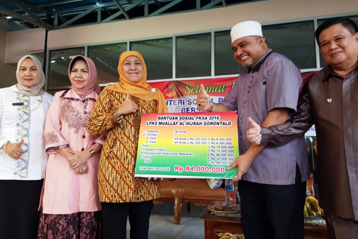 Kunjungi Panti Anak, Menteri Khofifah Doakan YY