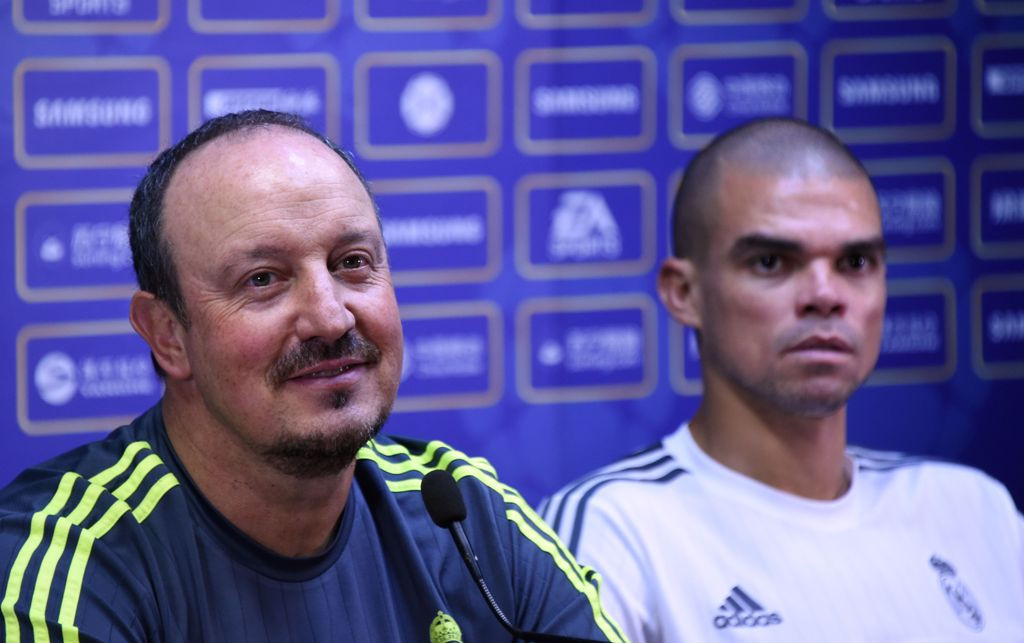 Pepe (Kanan) (Foto: AFP/Johannes Eisele)