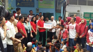 Kick Andy Bantu Gairahkan Minat Baca di Kampung Aur