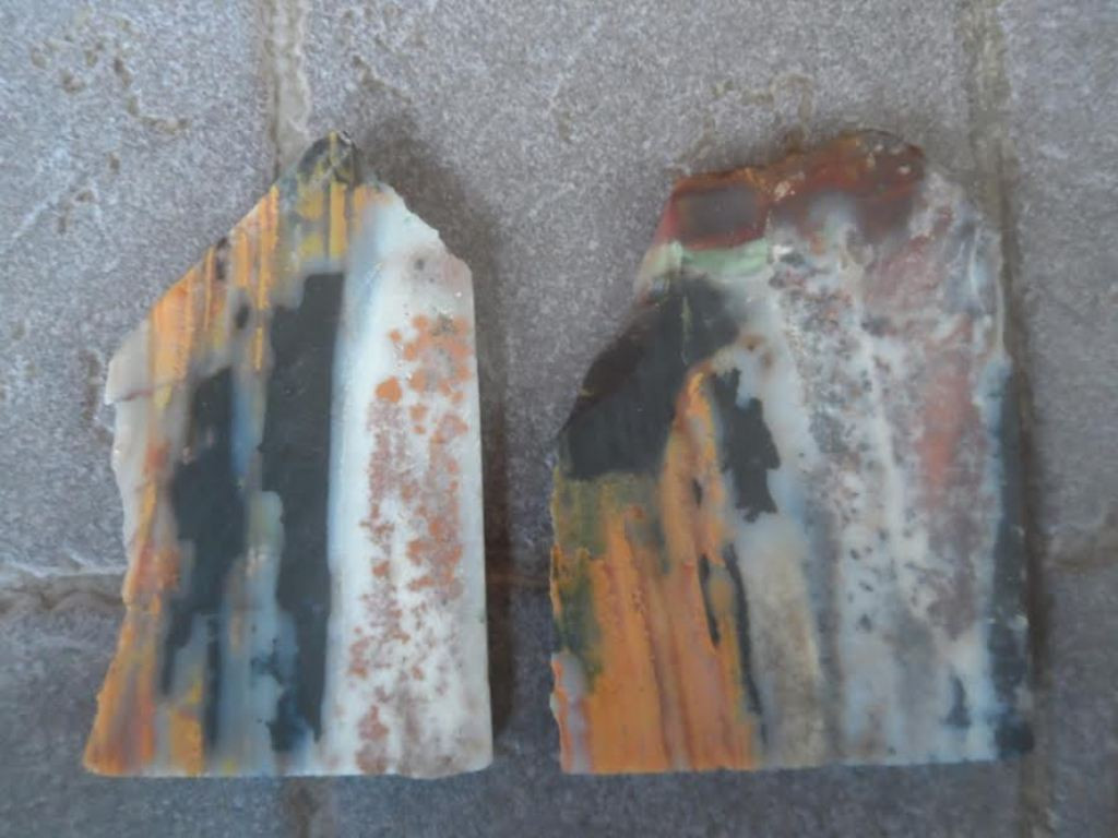 Batu pancawarna asal Garut, Jawa Barat. (Foto: MTVN/Latief)