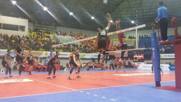 Jakarta BNI Taplus Ungguli Surabaya Samator