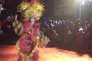 Fantasi Warak Ngendok Meriahkan Semarang Night Carnival 2016