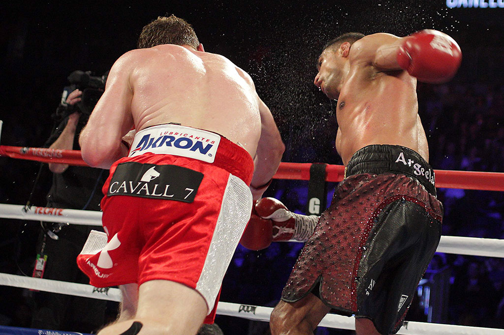 Saul Alvarez Pukul KO Amir Khan di Ronde Enam