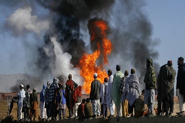 Dua Bus Hantam Truk Minyak di Afghanistan, 52 Tewas