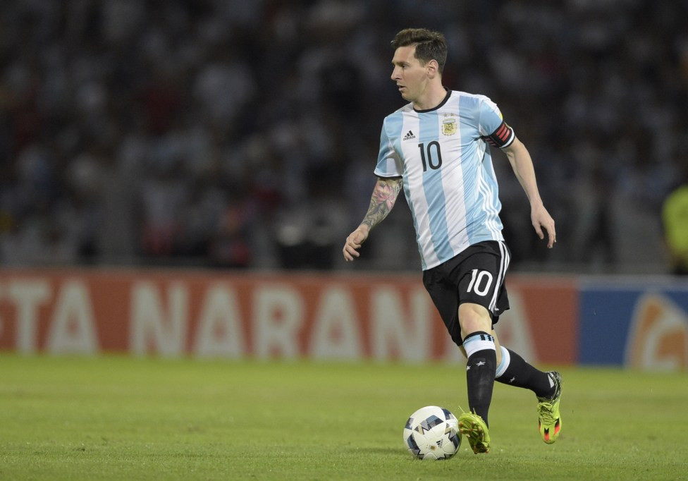 Lionel Messi saat bermain untuk Argentina dalam pertandingan kontra Bolivia di ajang Kualifikasi Piala Dunia 2018 (30/3/2016) (Foto: AFP/EITAN ABRAMOVICH)