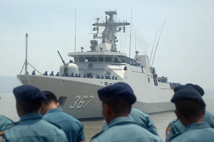 TNI Tangkap 9 Perompak Kapal Berbendera Singapura