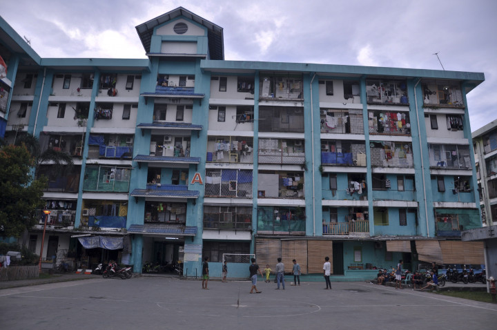 Karena Bujang, 105 Pria 