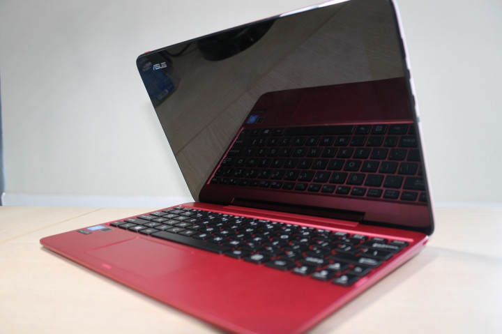 ASUS T100HA, Notebook 2 in 1 Trendi dan Ringkas