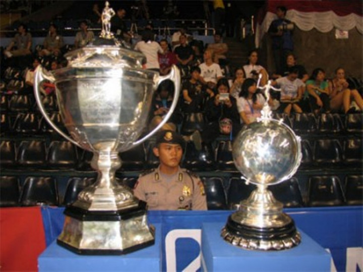 Menapak Tilas Piala Thomas dan Uber