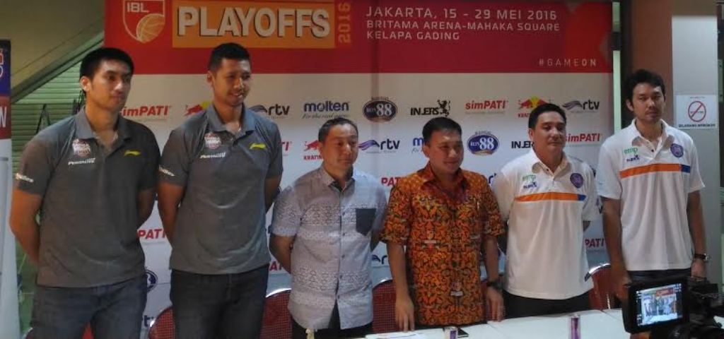 Dodo Sitepu (paling kiri) pulih cedera ligamen dan siap tampil 100 persen (Foto: MTVN/Krisna)