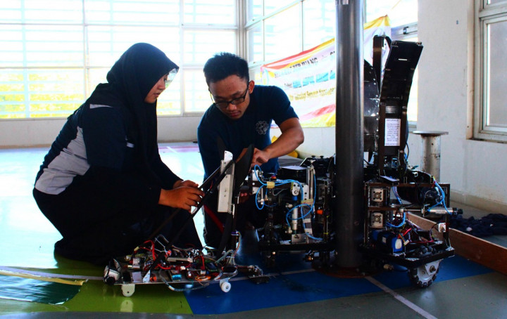 ITS Siap Rebut Juara Robot Kelas Bergengsi KRI