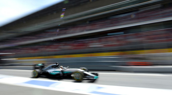 Taklukkan Rosberg, Hamilton Start Terdepan di GP Barcelona