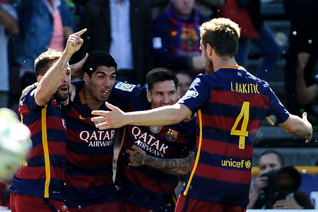 Pemain Barcelona merayakan gol yang dicetak Luis Suarez (Foto: AFP PHOTO / CRISTINA QUICLER)