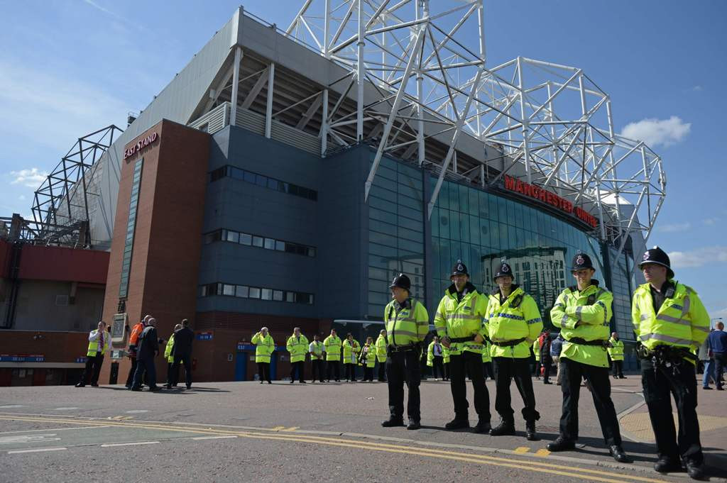 Situasi terkini di stadion Old Trafford (Foto: AFP)