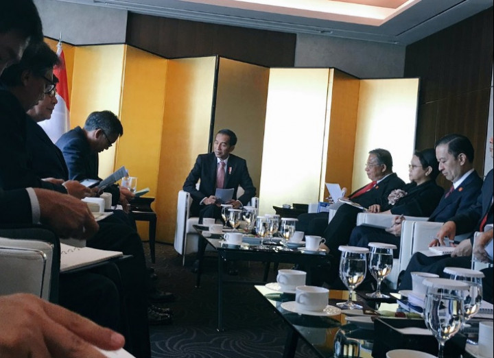 Jokowi Santap Hidangan Indonesia Bersama Para CEO Korsel