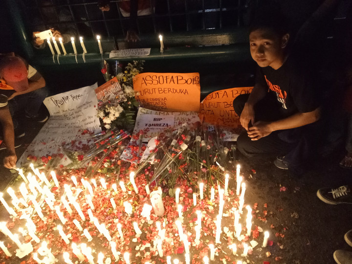 Ribuan The Jakmania Gelar Aksi Belasungkawa di GBK