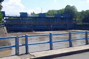 Perbaikan Pintu Air Kali Jagir Surabaya Memakan Anggaran Rp500 Juta