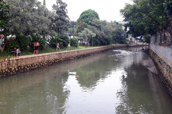 Kali Ciliwung Jernih, Pedagang Kecil Panen Rezeki