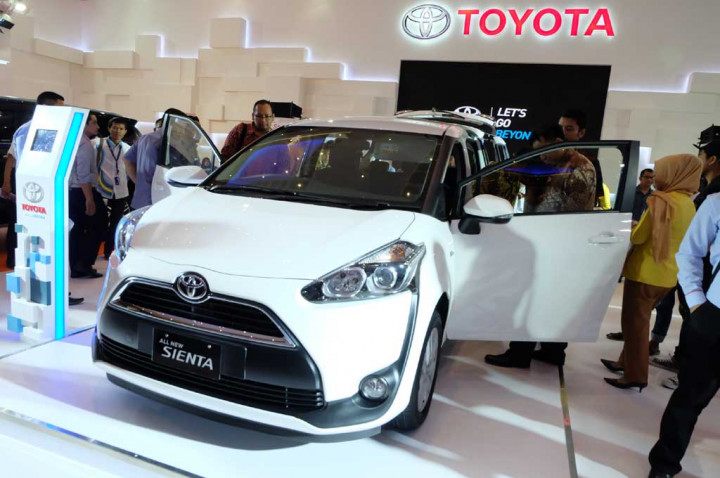 Mobil Baru 2016 'Show Off' di GIIAS Makassar