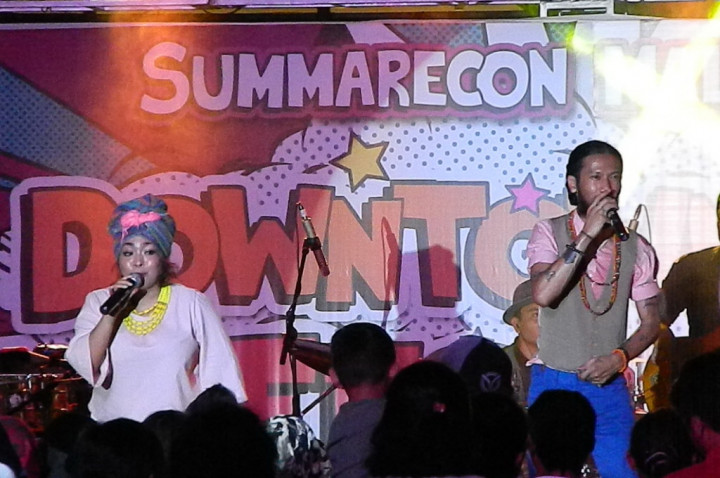 Keseruan The Upstairs dan The Groove di Panggung Downtown Walk Festival