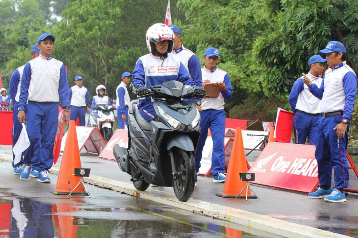 Jaga Kualitas, Instruktur <i>Safety Riding</i> Beradu Skill