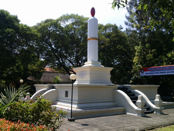 Tugu Lilin Dibangun dengan Tanah dan Air dari Penjuru Nusantara