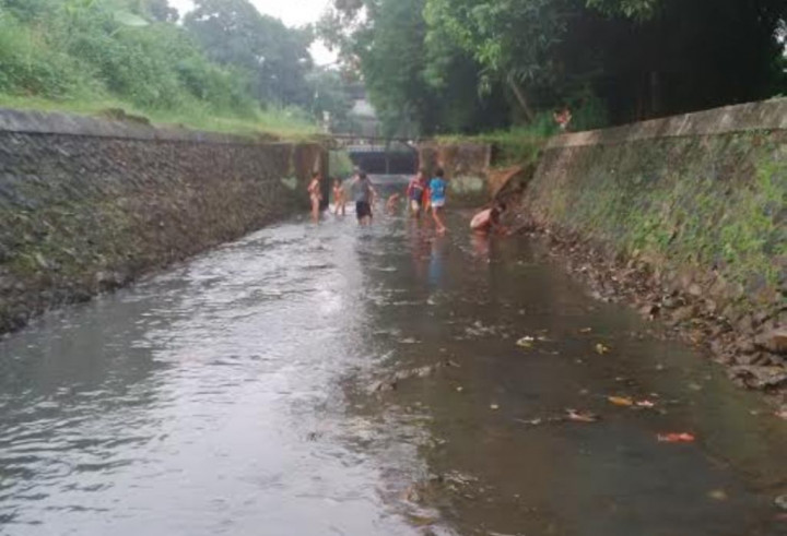 Begini Jernihnya Air Kali Baru Pancoran