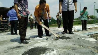 BLH Jatim Ambil Sampel Limbah B3 di Sungai Afur Watudakon