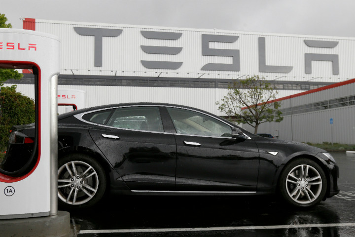 Tesla Tawarkan Saham untuk Biaya Produksi Model 3