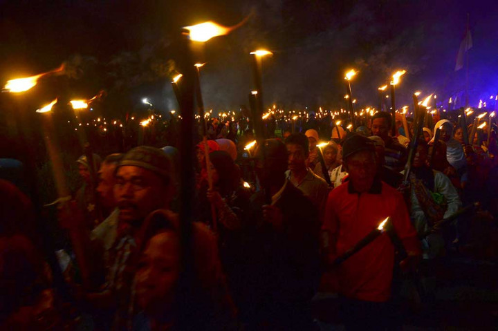 Peringati Harkitnas, Masyarakat Peduli Kendeng Pawai Obor
