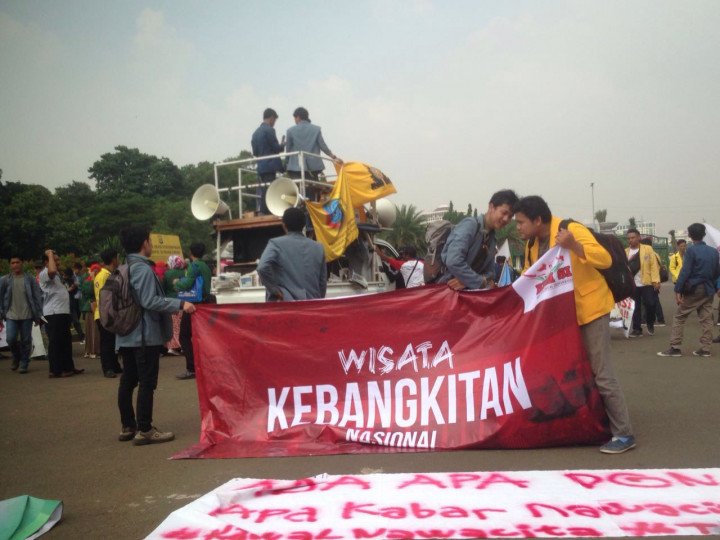 Peringati Harkitnas, Ratusan Mahasiswa Demo Istana