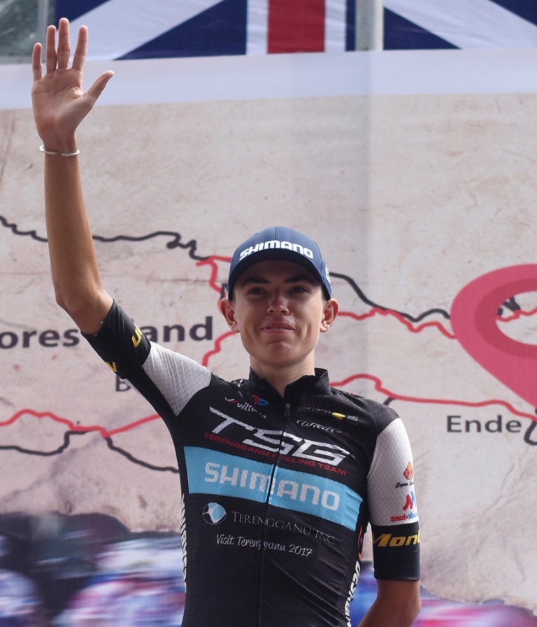 Daniel Whithouse dari Terengganu Cycling Team Malaysia ini juara etape 2 Tour de Flores (Foto: ANTARA/WAHYU PUTRO A)