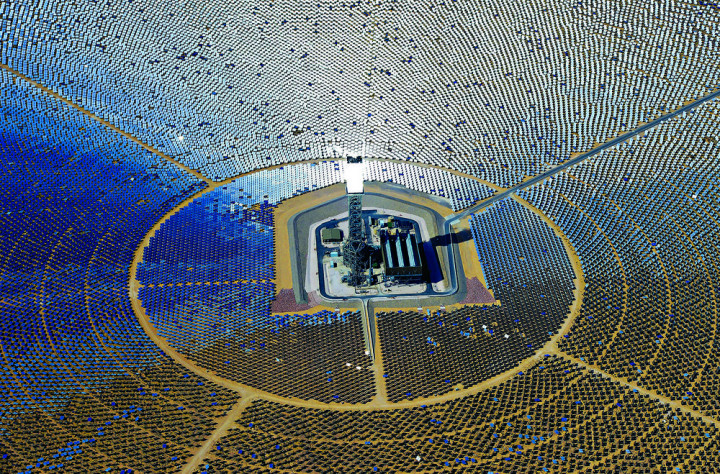 Pembangkit Listrik Tenaga Surya Terbesar Dunia Terbakar