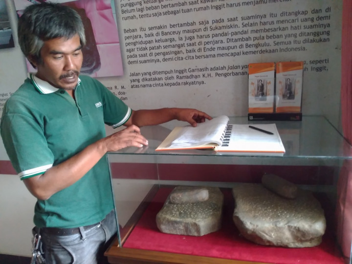 Ketulusan Seorang PKL Jaga Rumah Bersejarah Inggit Garnasih