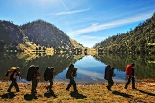 Gunung Semeru Ditutup, 500 Orang Batal Mendaki