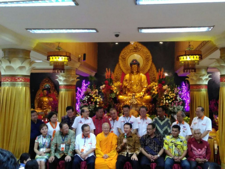 Rayakan Waisak 2560, Ahok Ingatkan Pentingnya Saling Berbagi