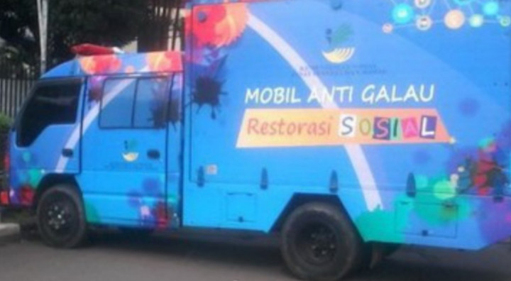 Mobil Anti-Galau <i>Nongkrong</i> di CFD untuk Layani Curhat Warga