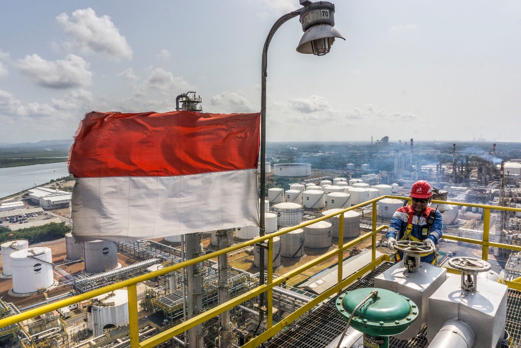 Ilustrasi Kilang Cilacap. (FOTO: ANTARA/IDHAD)