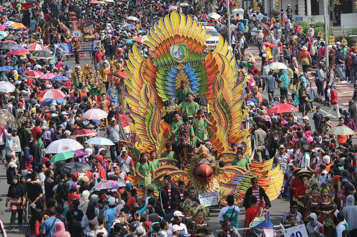 Parade Budaya dan Pawai Bunga Digelar di Surabaya