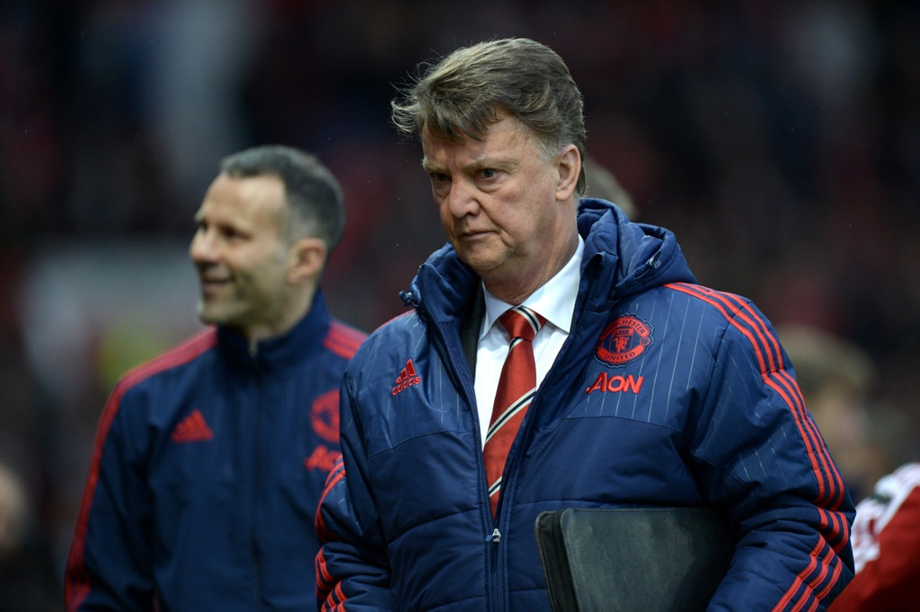 Louis van Gaal dipecat usai membawa MU meraih gelar Piala FA 2015--2016 (AFP)